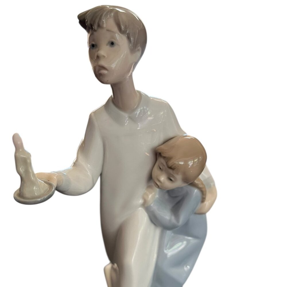 LLandro 4874 Boy with candle